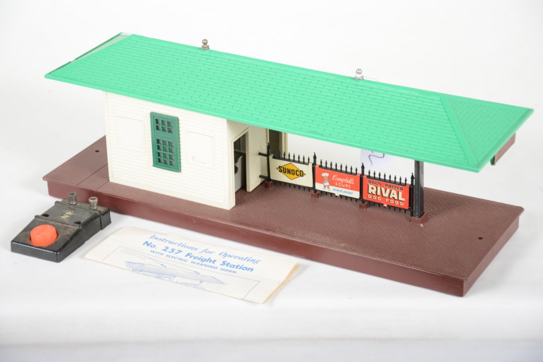 Rare Lionel 257 Horn Station, Light Green Roof (1 of 2)