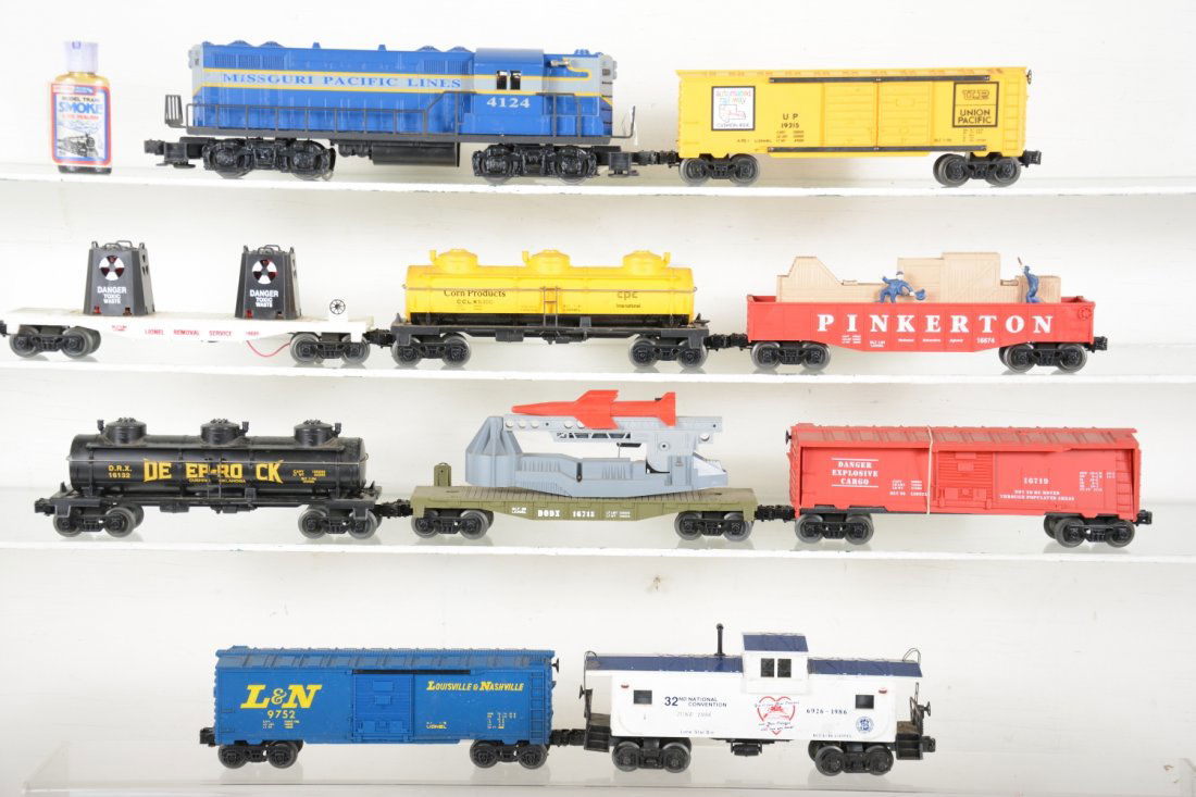 Lionel Diesel Freight Set (1 of 4)