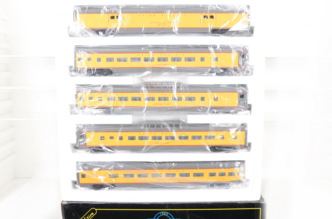 Weaver UP Scale Aluminum Passenger Cars (1 of 2)