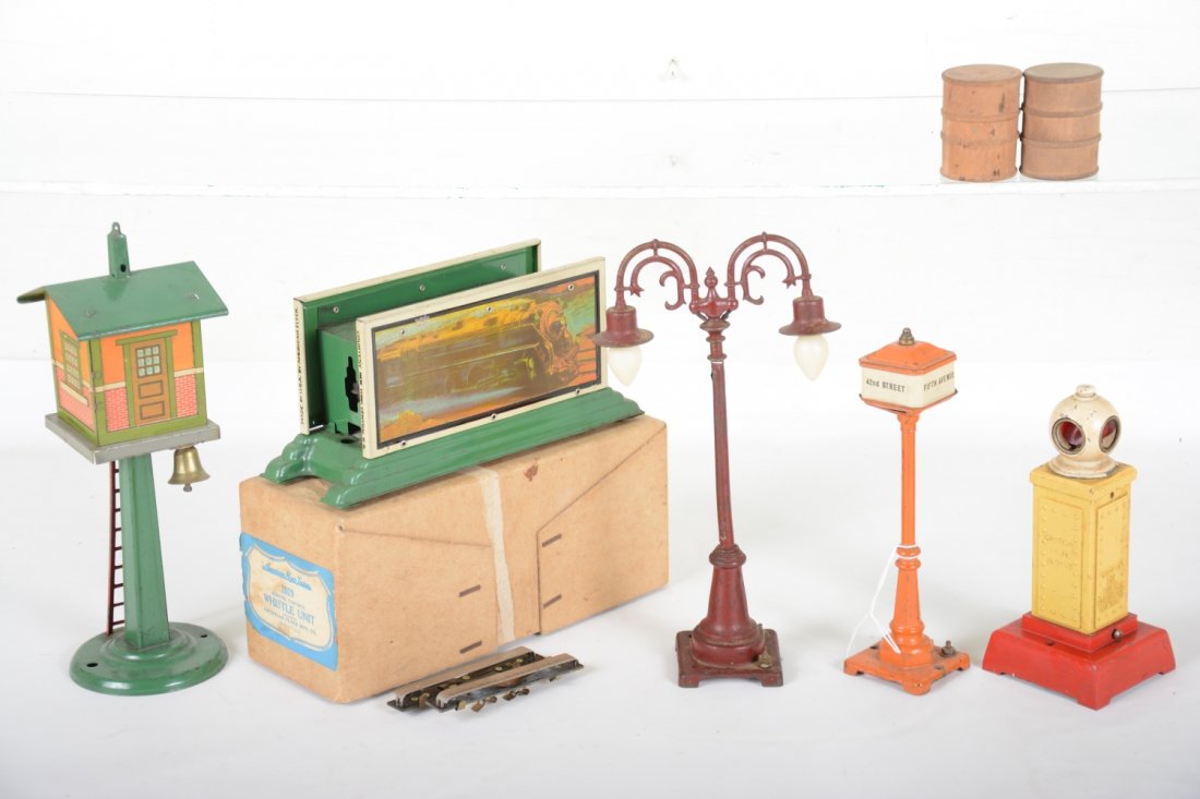 Lionel & American Flyer Accessories (1 of 2)