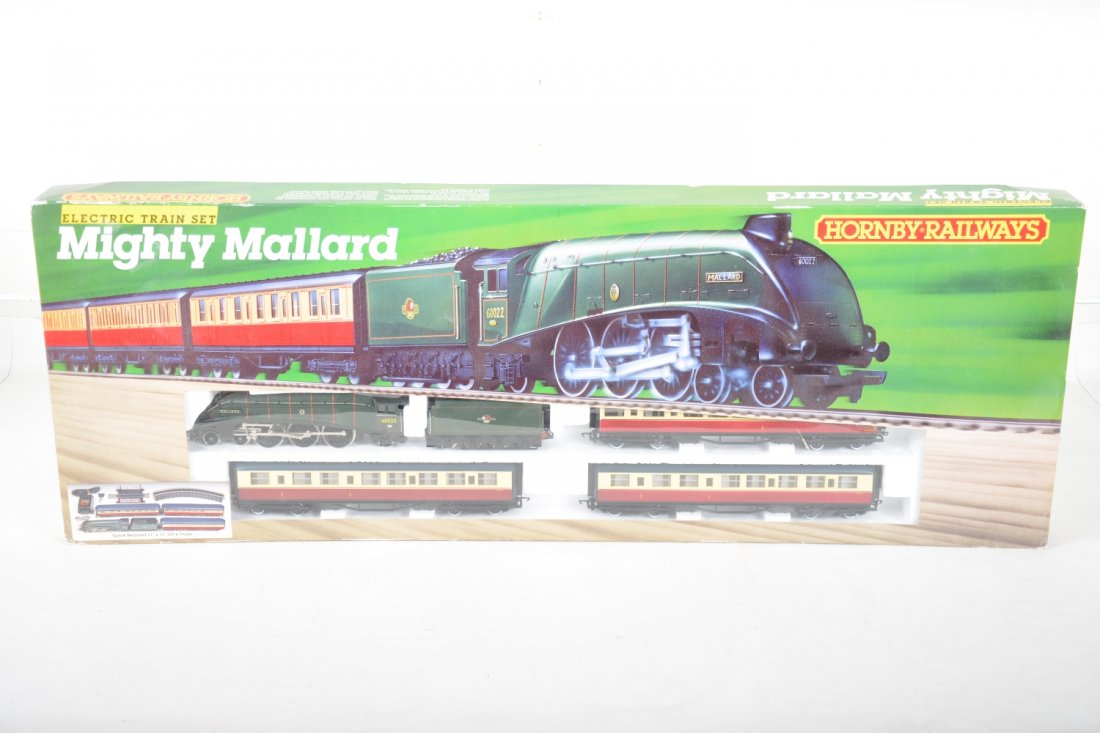 Boxed Hornby HO Flying Mallard Set (1 of 3)