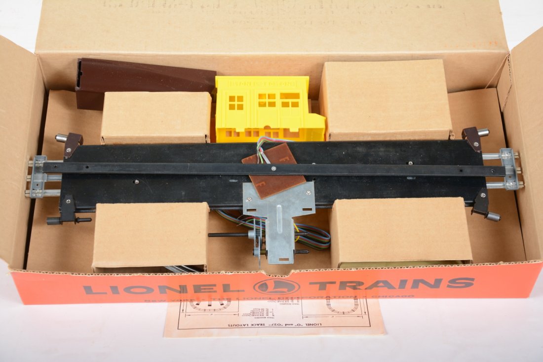 Mint Boxed Lionel 375 Turntable (1 of 4)