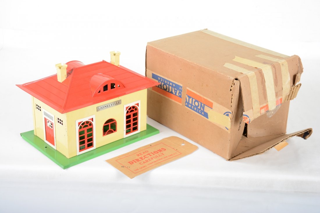 Clean Boxed Lionel 136 Stop Station (1 of 2)