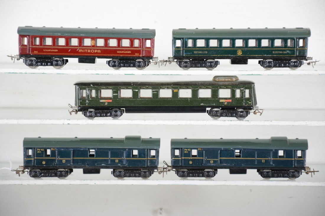 Early Marklin HO Passenger Cars (1 of 4)