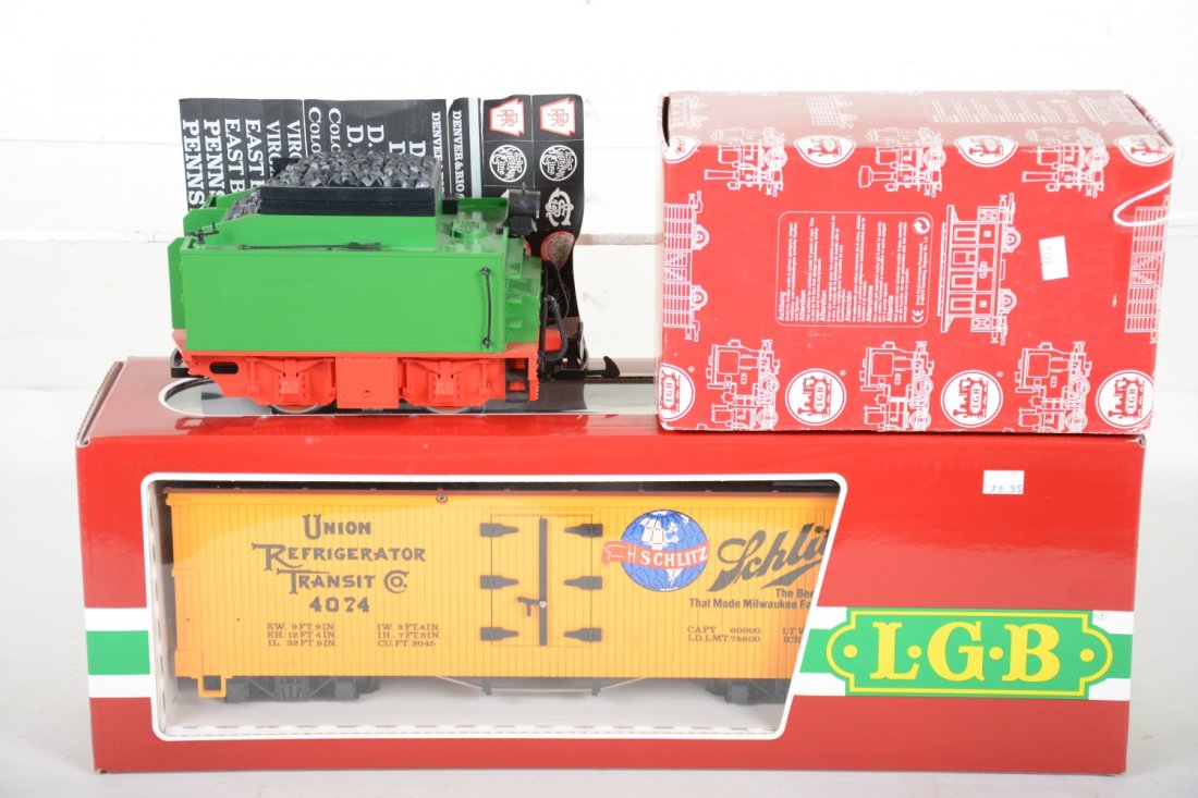 LGB 4074 Z02 Schlitz Reefer & 69206 Tender: G Gauge. Nice pair with the reefer being new in box and the powered tender, showing light runtime with box, C8+