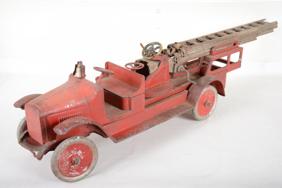 Buddy L Mack Aerial Fire Ladder Truck (1 of 2)