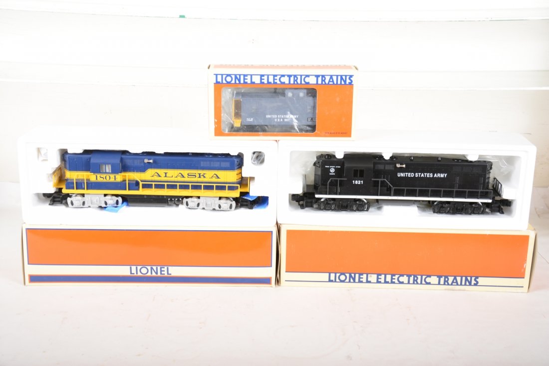 Lionel Diesels, Plus Caboose (1 of 2)