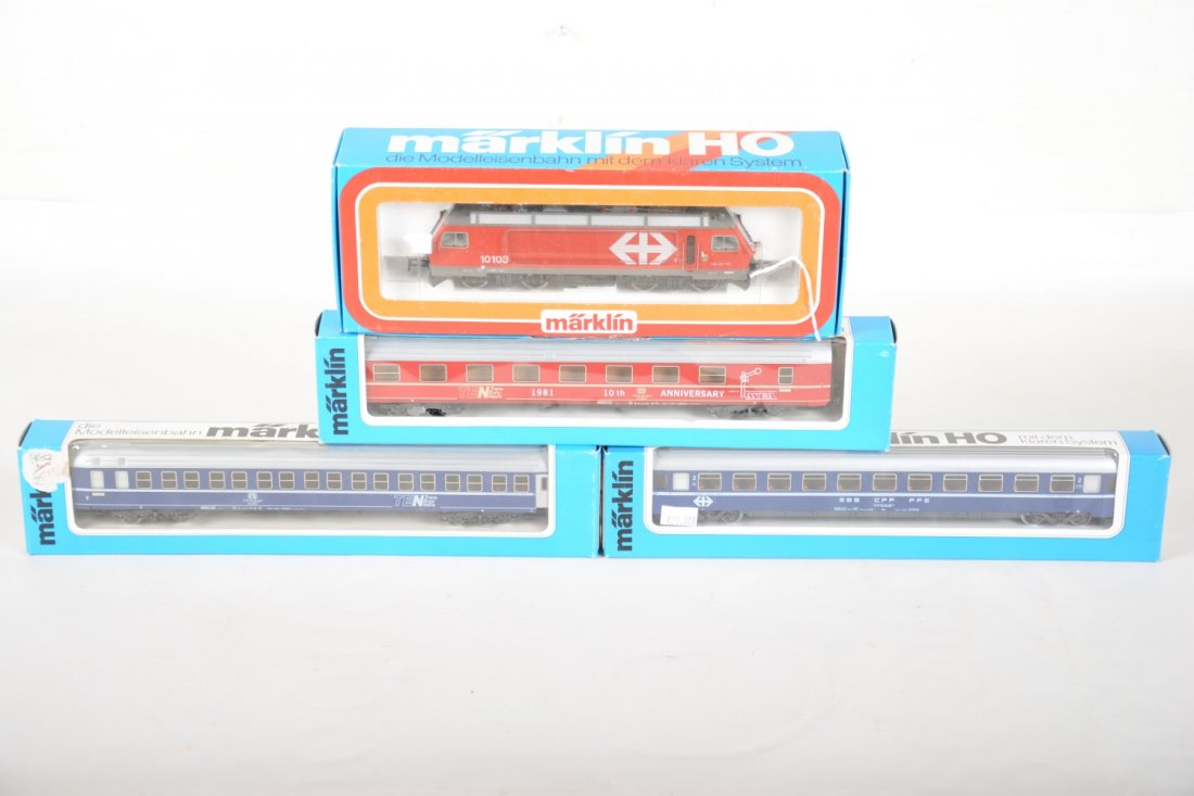 Marklin HO Swiss Passenger Set (1 of 2)