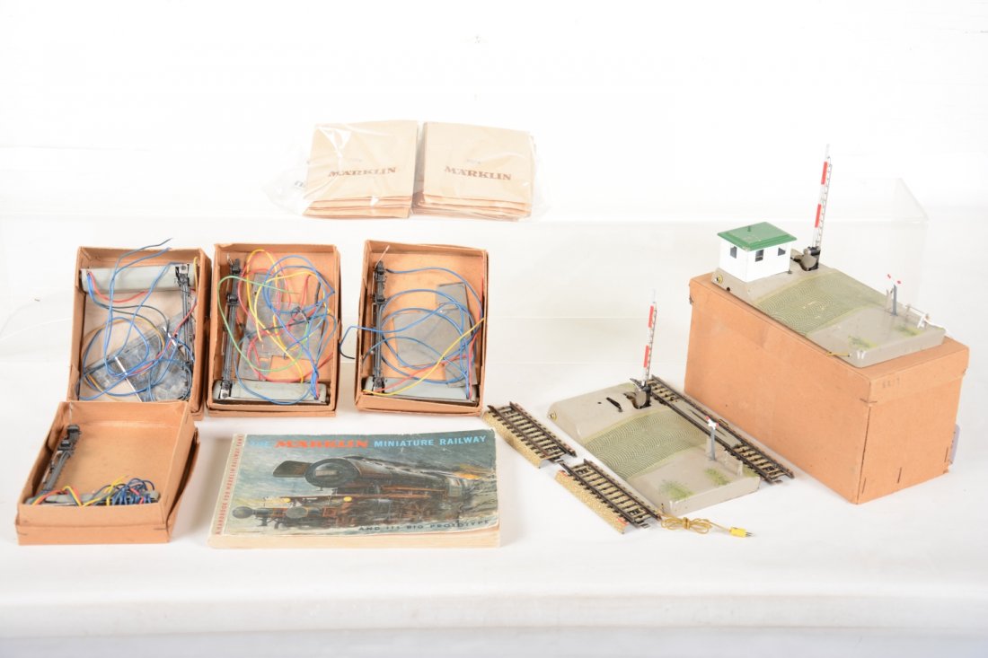 Early Boxed Marklin HO Accessories (1 of 3)