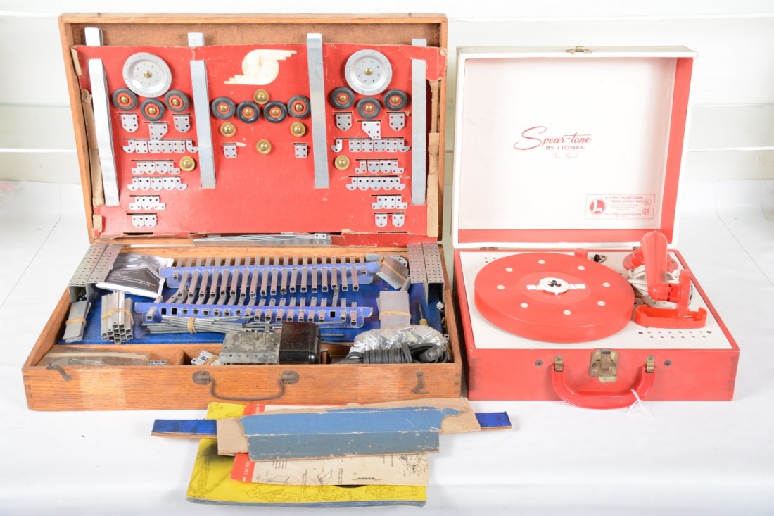 Lionel Constructor Set & Record Player (1 of 3)