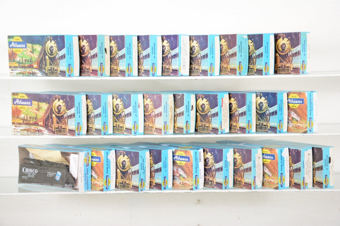 28 Athearn HO Freight Car Kits (1 of 2)