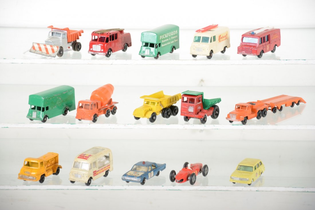 16 Matchbox Regular Wheels (1 of 2)