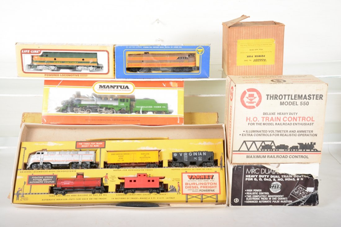 Boxed Vintage HO Trains (1 of 2)