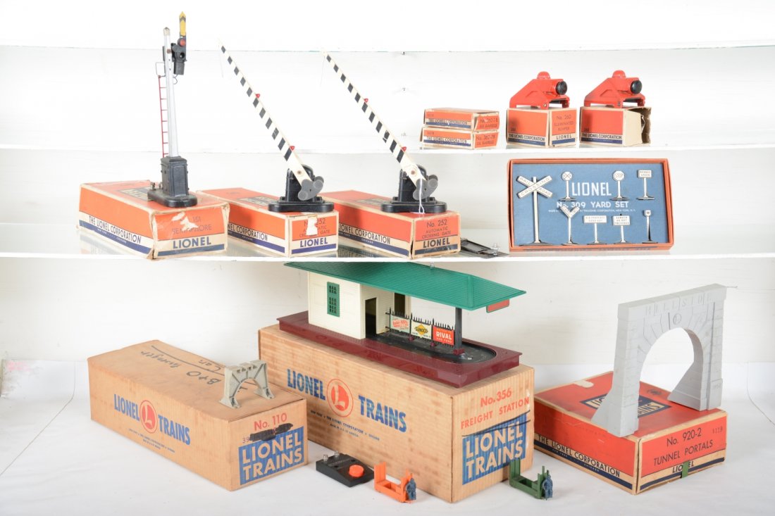 Boxed Lionel Accessories (1 of 2)