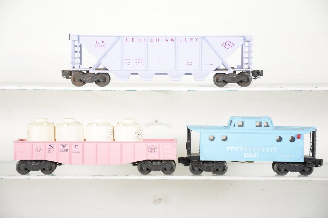 Lionel Girls Freight Cars (1 of 4)