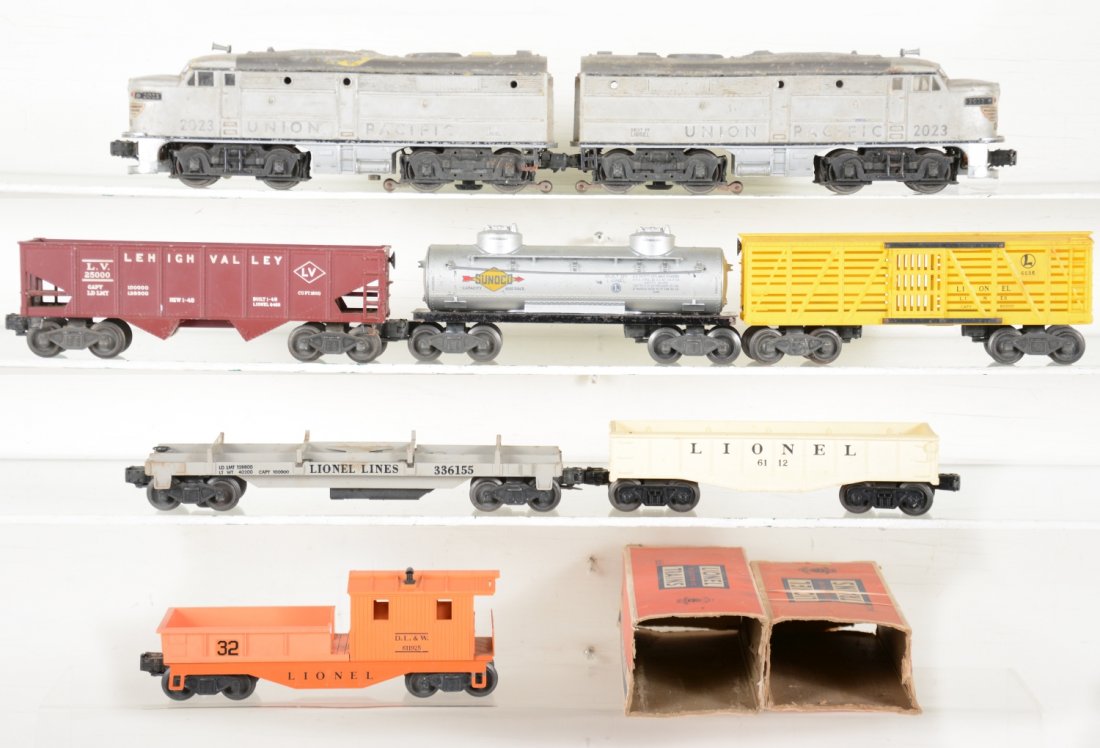 Lionel 2033 UP Alco Freight Set (1 of 5)