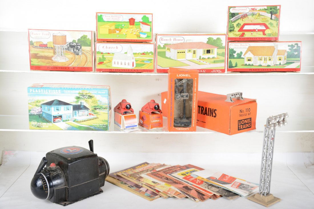 Lionel & Plasticville Accessories (1 of 2)