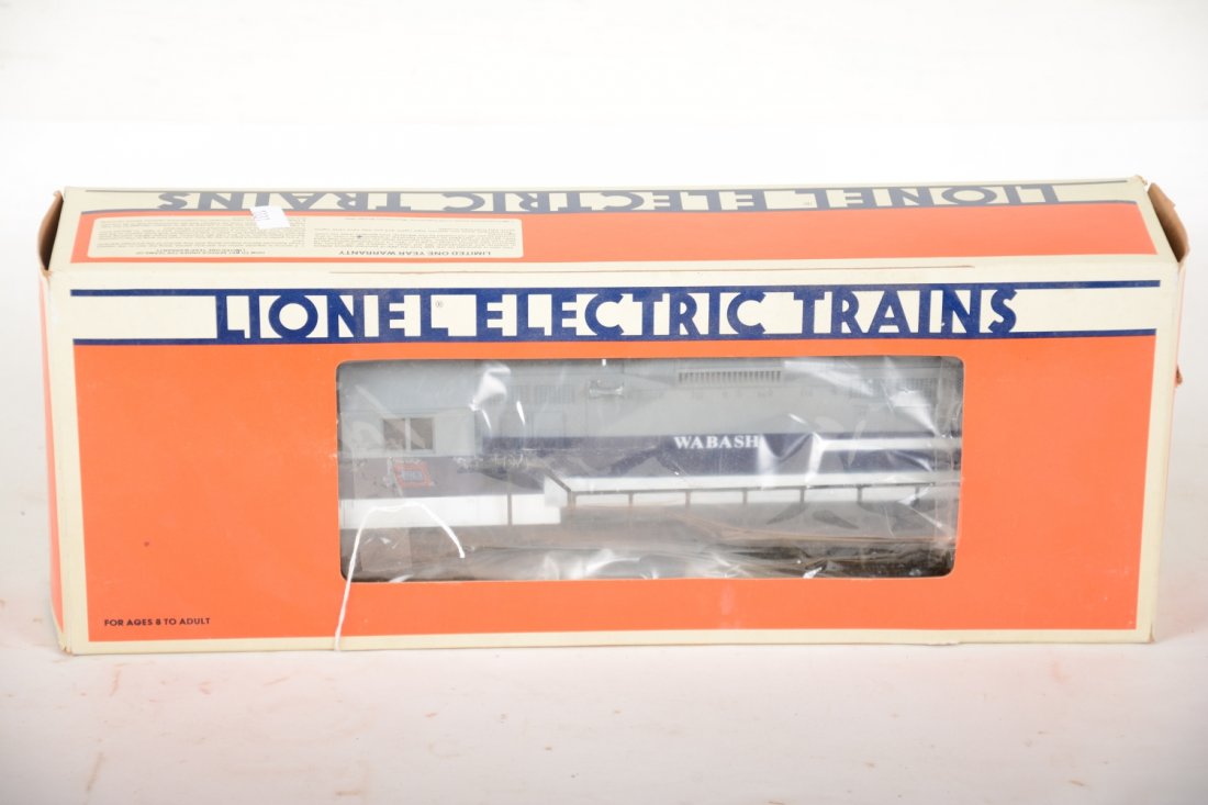 Lionel JC Penney 8587 Wabash GP-9 diesel & Case (1 of 2)