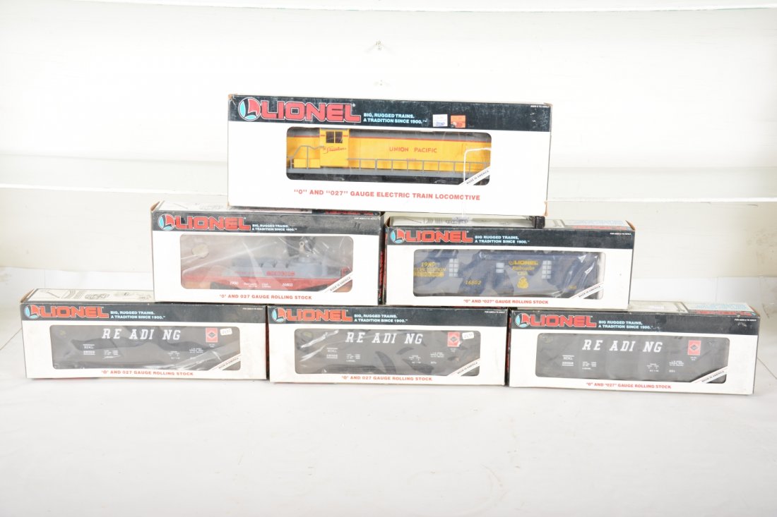 Lionel Diesel Freight Set (1 of 2)