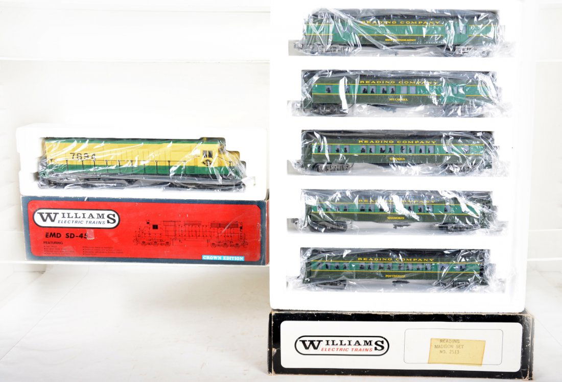 Williams Reading Diesel Passenger Set (1 of 2)