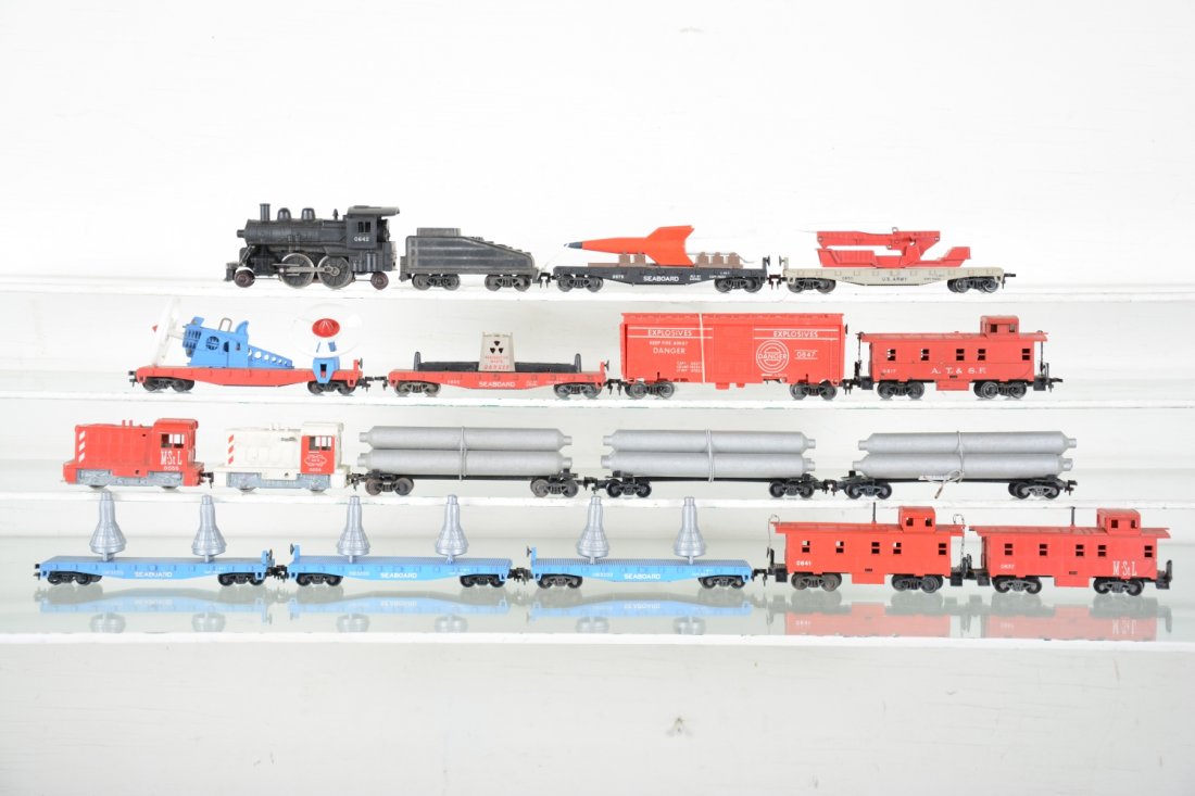 3 Lionel HO Space Sets (1 of 4)