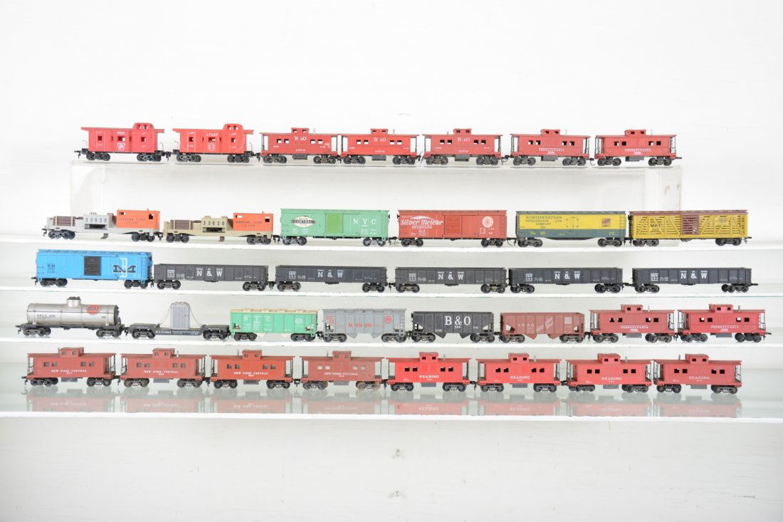 35 Late American Flyer HO Freight Cars (1 of 4)
