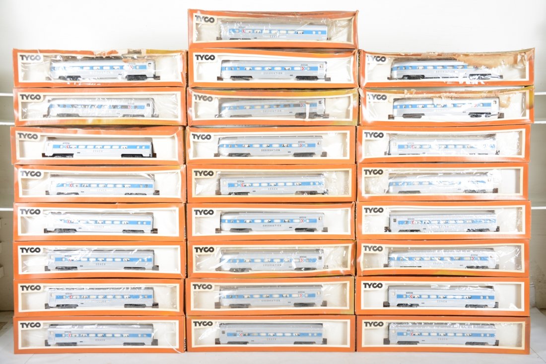 Mantua Tyco HO Amtrak Passenger Cars: Includes 13 coaches and 12 observations, all unused in mostly shopworn boxes, C9