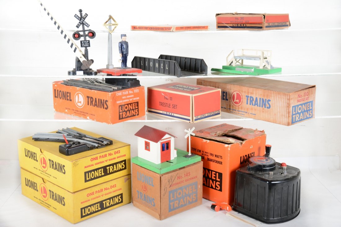 Lionel Postwar Accessories (1 of 2)