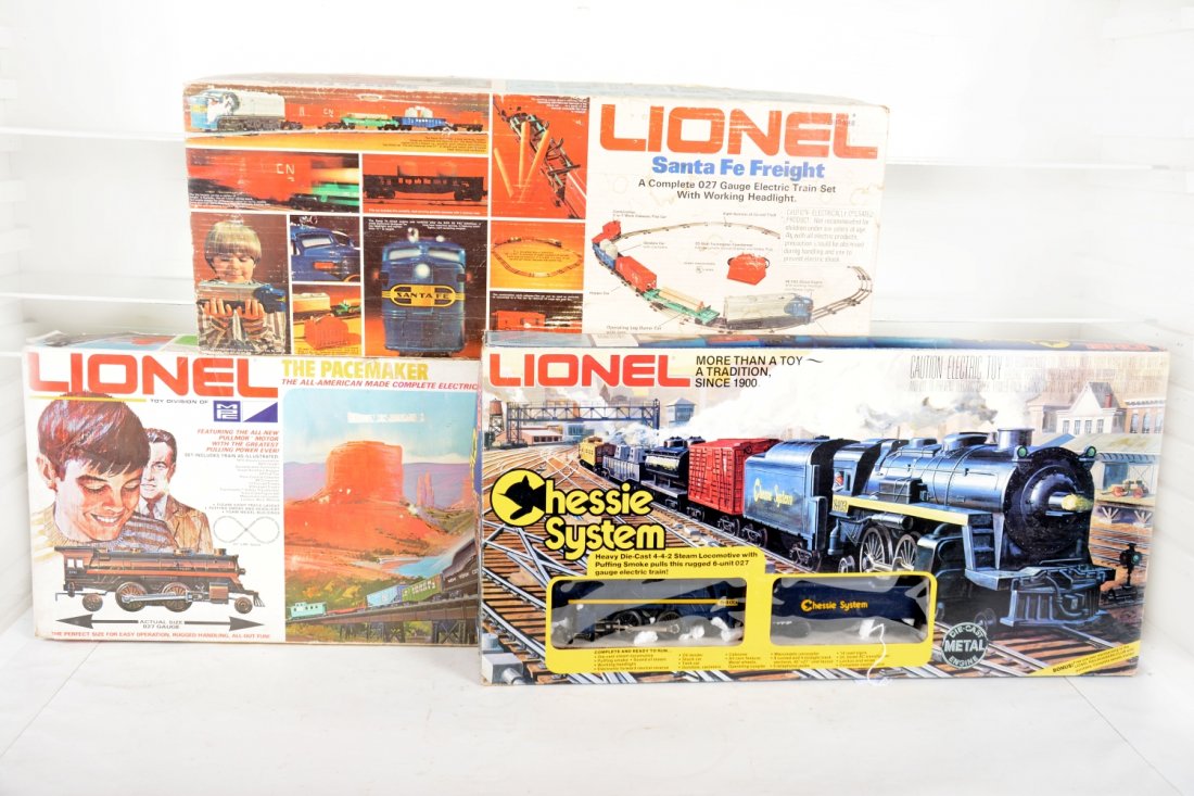 3 Lionel Starter Sets (1 of 2)