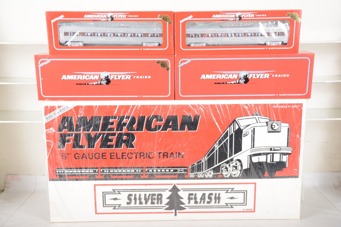 Lionel American Flyer Extended Silver Flash Set (1 of 2)