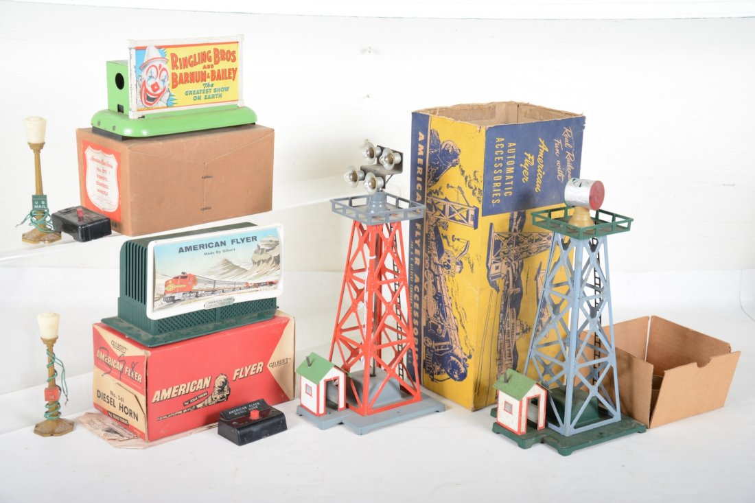 American Flyer Accessories, Some Boxed (1 of 2)