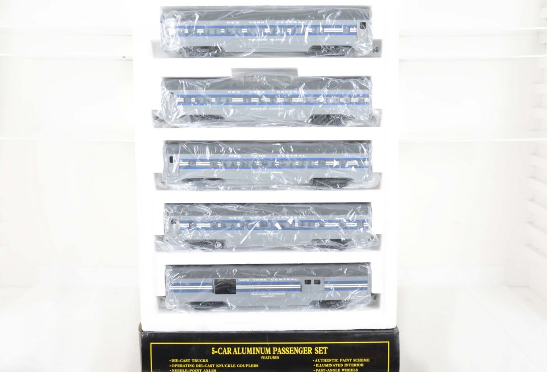 Weaver NYC Aluminum Passenger Cars: Nice painted 5-car set, all new in setbox, C9-10