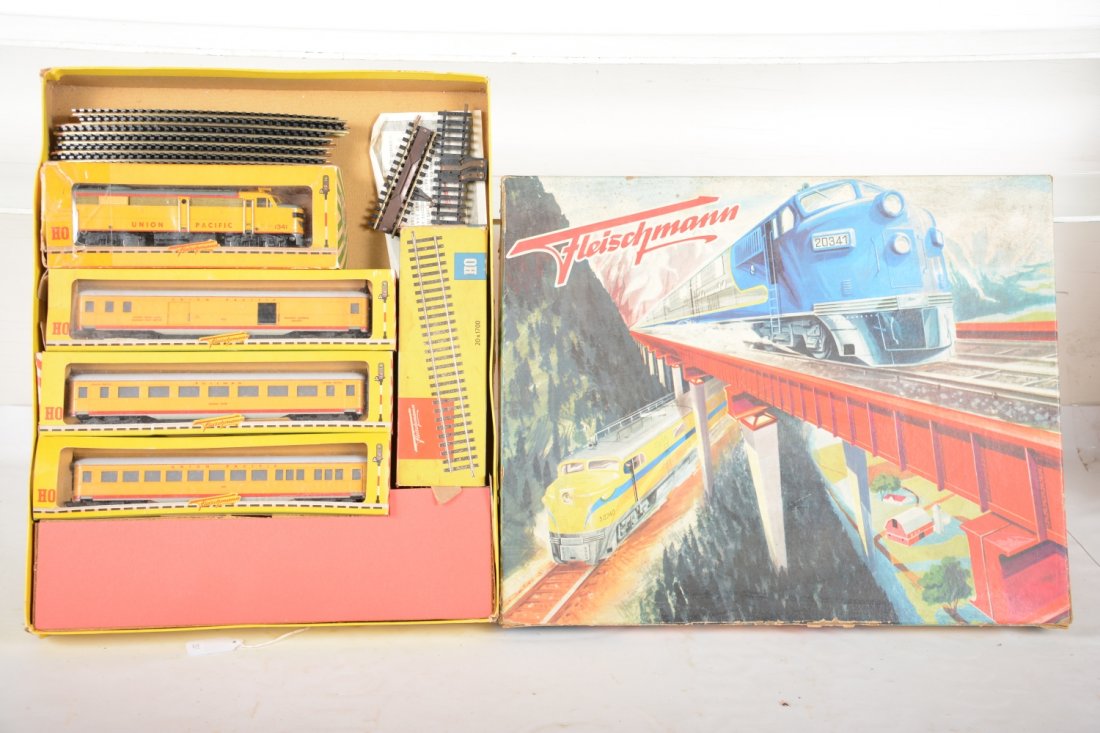 Fleischmann HO UP Passenger Set (1 of 4)