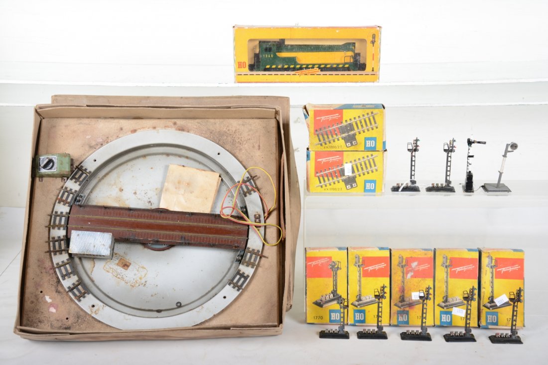 Fleischmann HO Diesel & Accessories, Some Boxed (1 of 3)