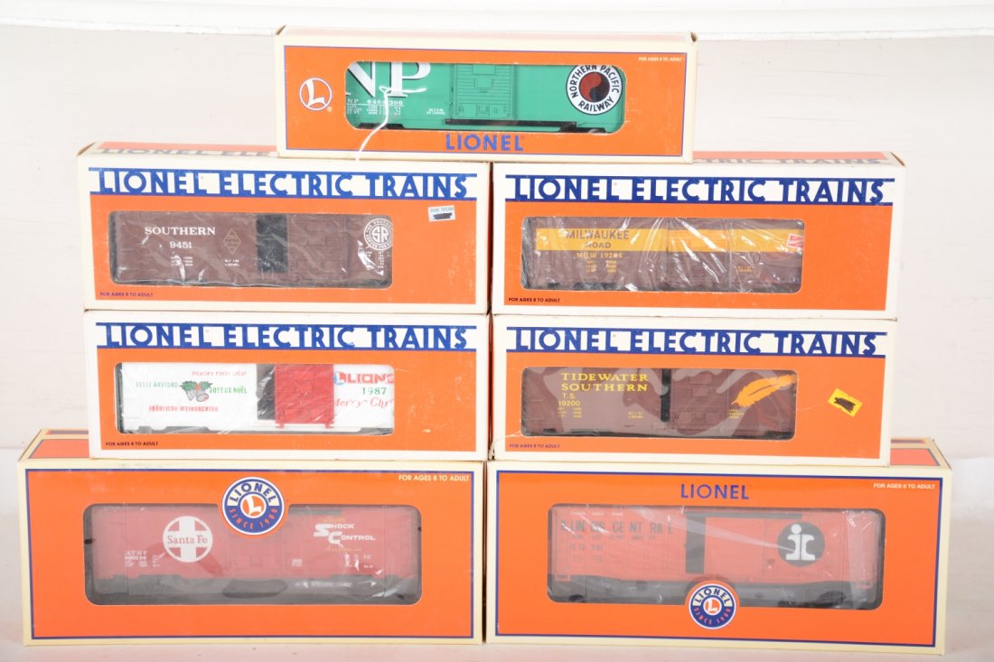 7 Lionel Boxcars (1 of 2)
