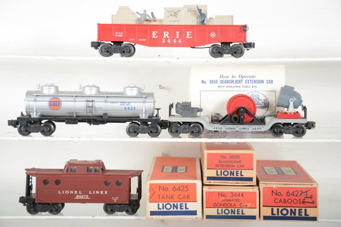 Clean Boxed Lionel Freight Cars (1 of 4)