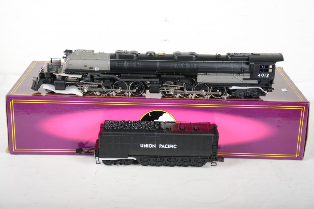 MTH Premier MT3021LP UP Big Boy Locomotive: 072. Super 4-8-8-4 articulated locomotive cab 4012, equipped with ProtoSounds, ProtoSmoke & Couplers. It shows light runtime with near mint C9 bodies with setbox.