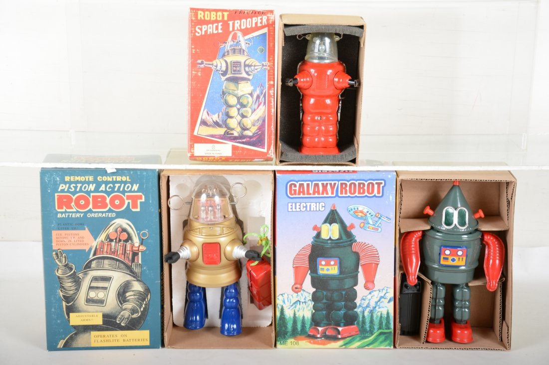 3 Mint Modern Robot Toys (1 of 3)