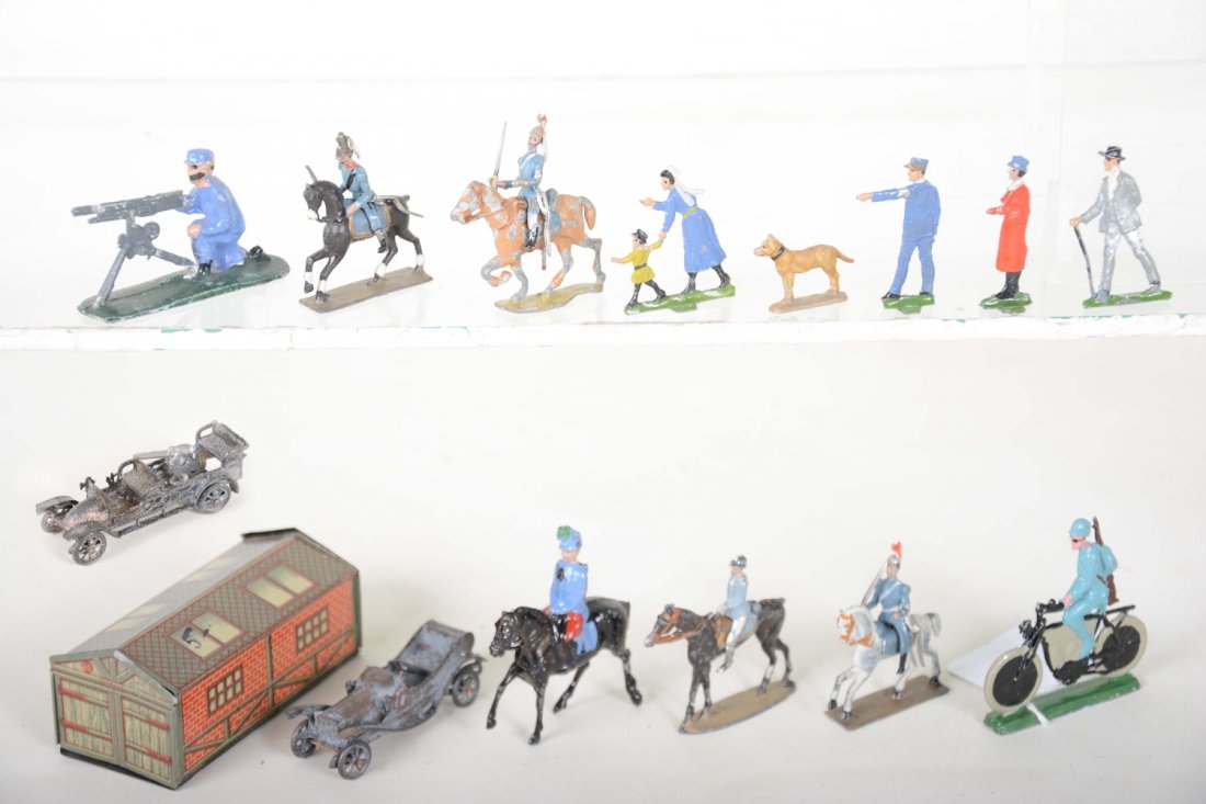 Assorted Mignot & Heyde Figures Plus. (1 of 2)