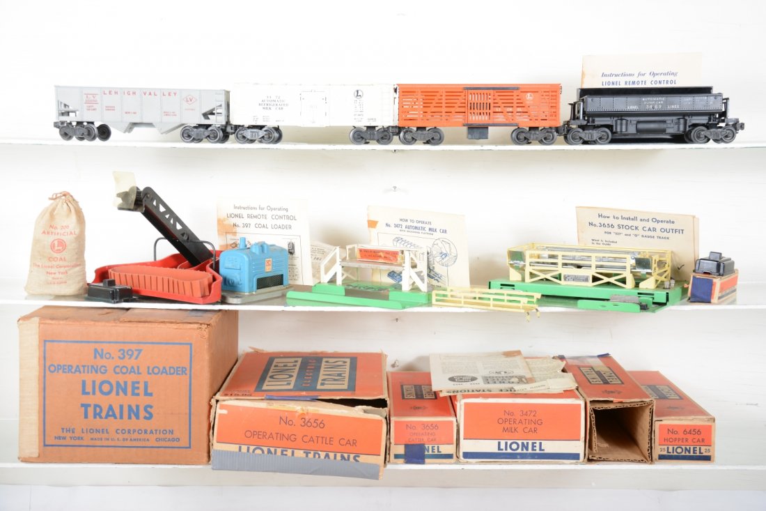 Boxed Lionel Cars & Loader (1 of 4)