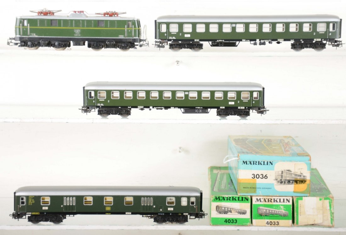 Boxed Marklin HO Passenger Set (1 of 4)