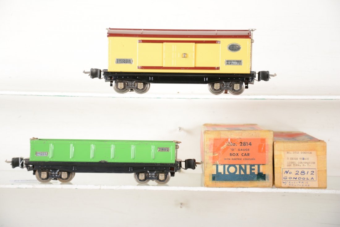 Clean Boxed Lionel 2814 & 2812 Freight Cars (1 of 4)
