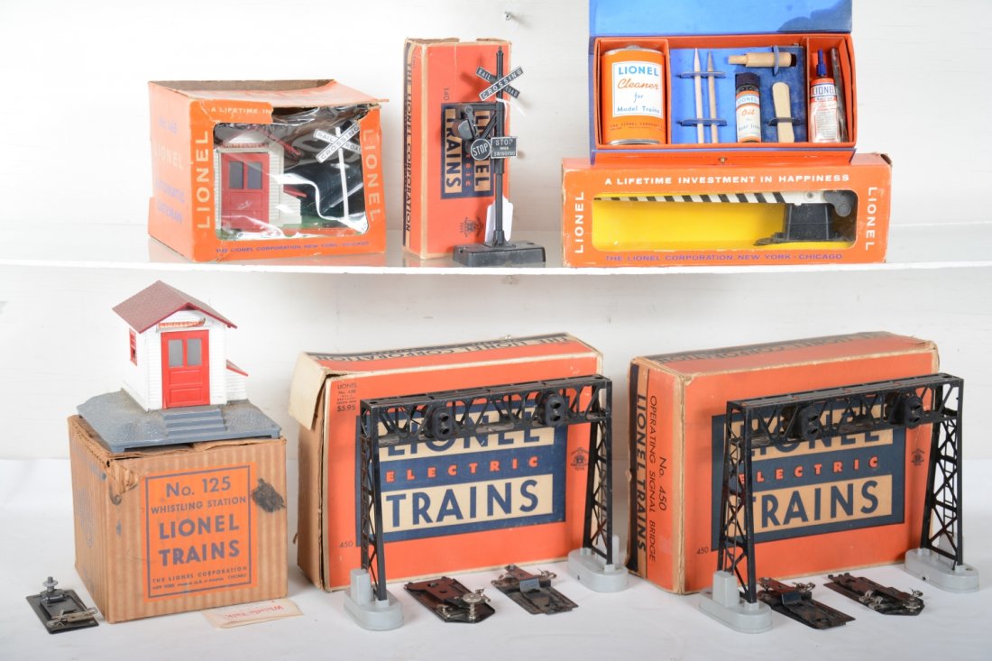 Boxed Lionel Accessories (1 of 2)