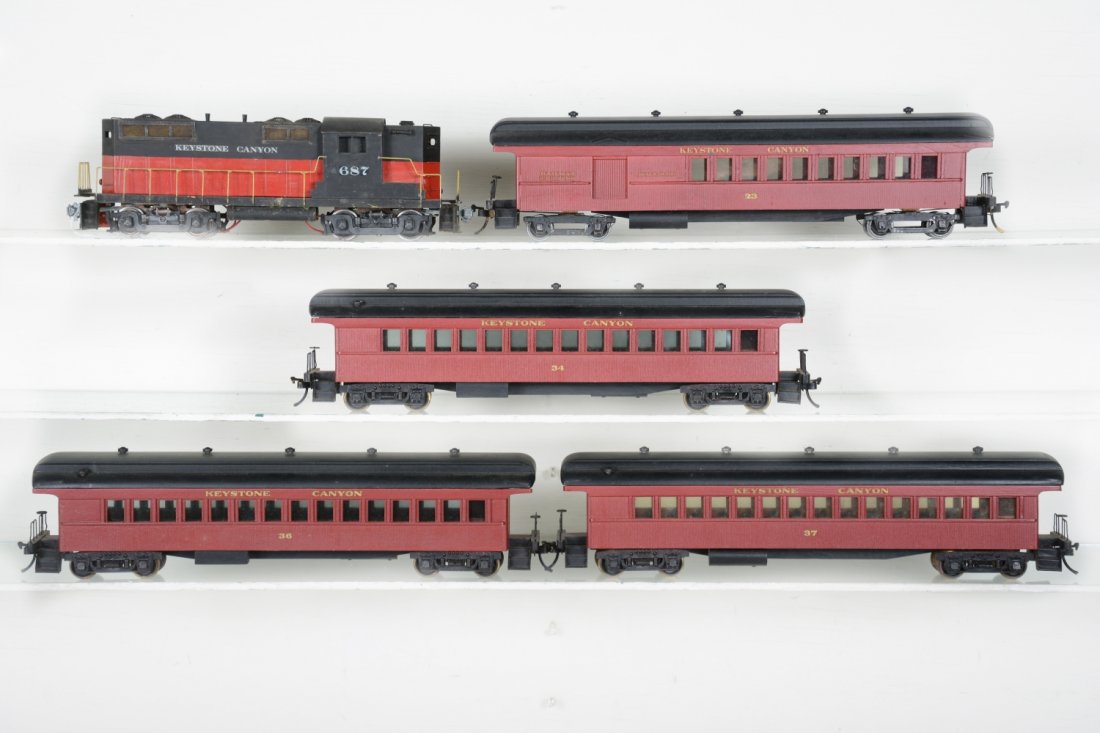 2-Rail O Scale Passenger Set (1 of 4)