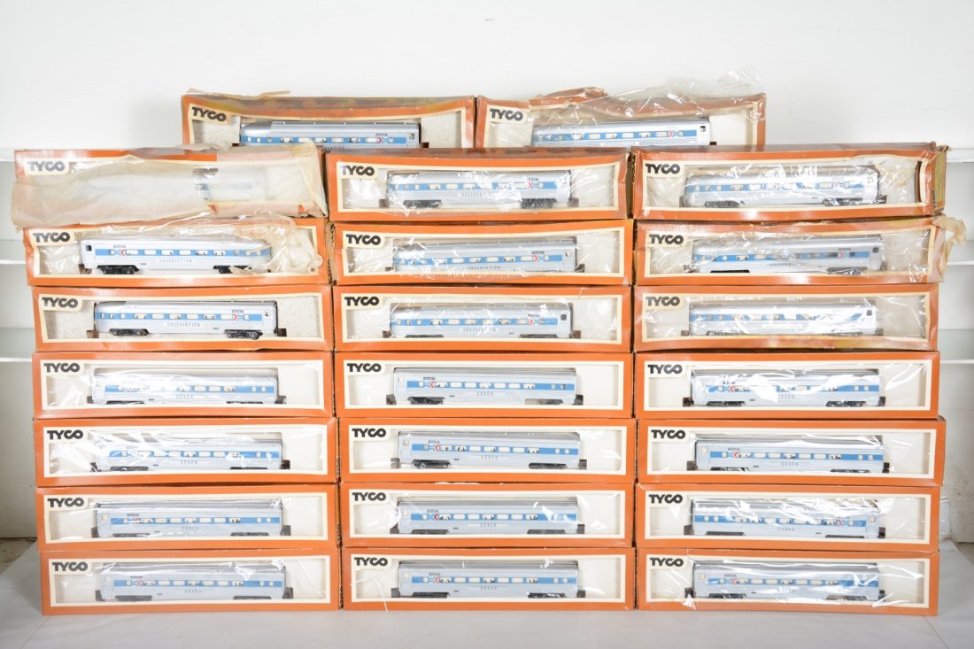 Dealer Lot Tyco HO Amtrak Passenger Cars (1 of 1)