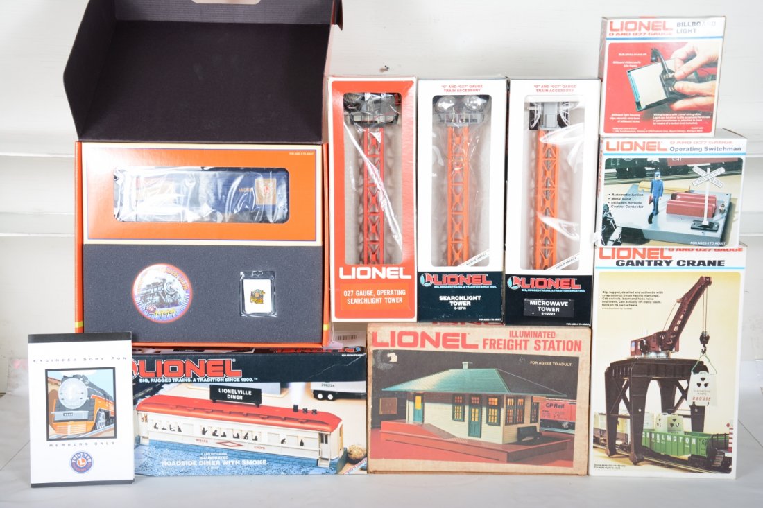 Lionel Accessory Lot (1 of 2)
