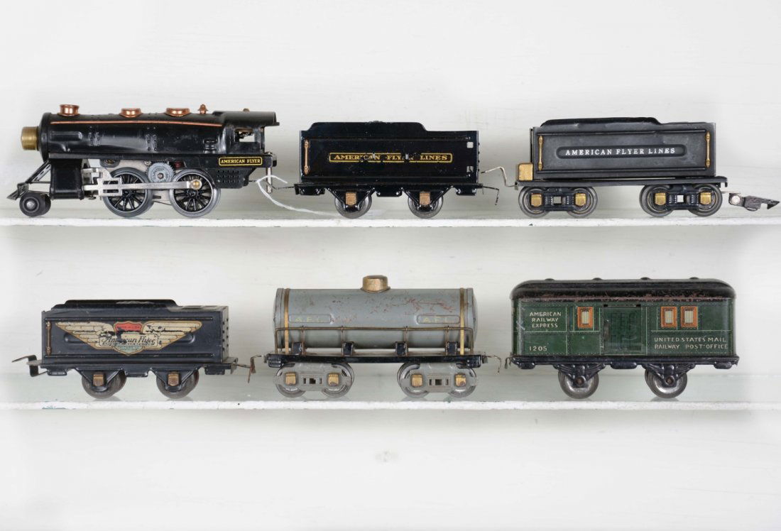 Prewar American Flyer Lot: Includes a nice Champion steam loco with 4-wheeel tender, decals 80%; Eagle decaled 4-wheel tender, 50% intact; 417 tender. All paint is C7+; 1205 baggage; 3018 tank car, C5+-6