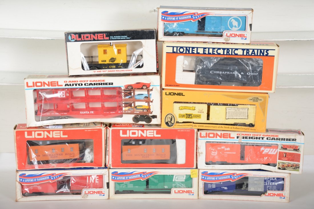 11 Lionel Modern Freight Cars (1 of 2)