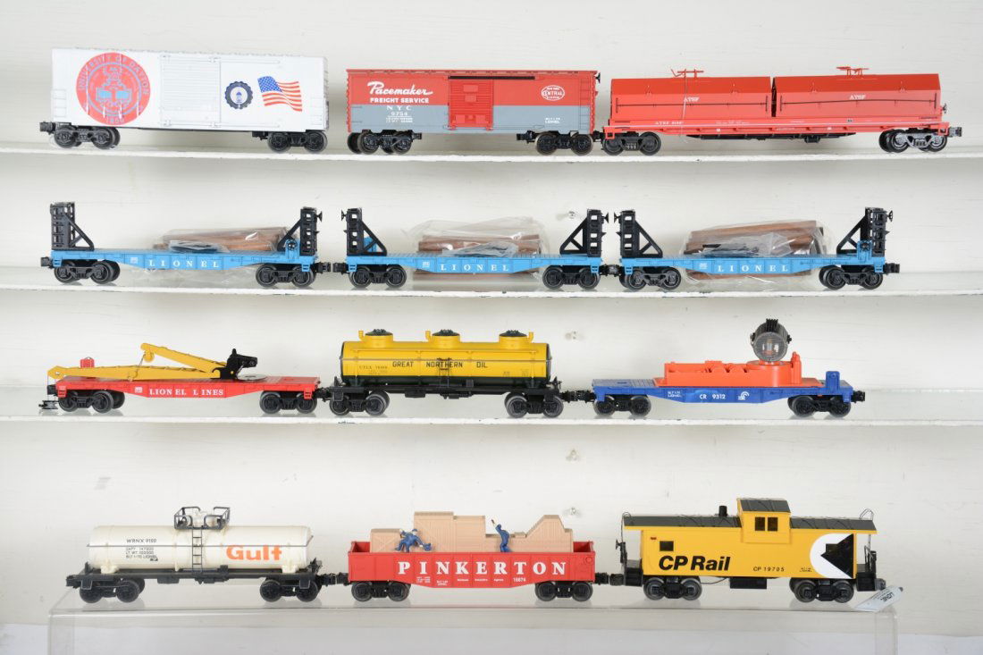 12 Modern Lionel Freight Cars (1 of 4)