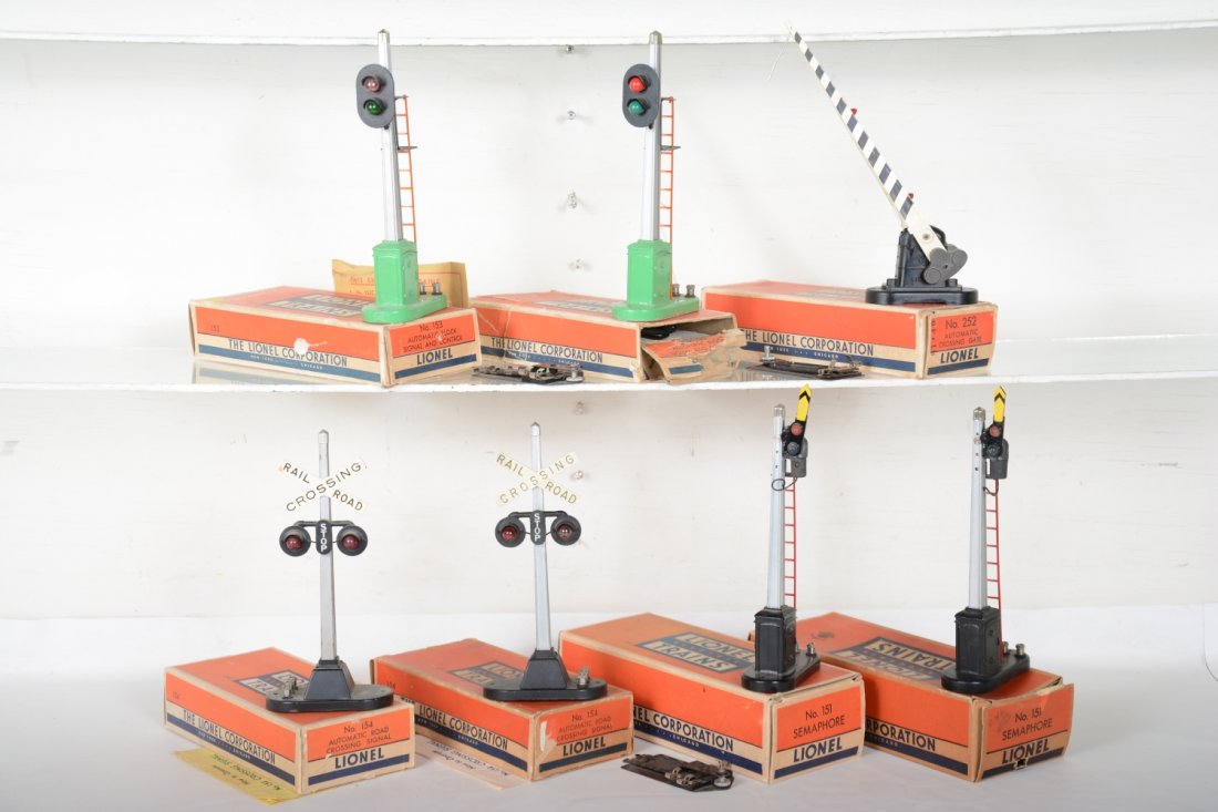 7 Boxed Lionel Signals (1 of 5)